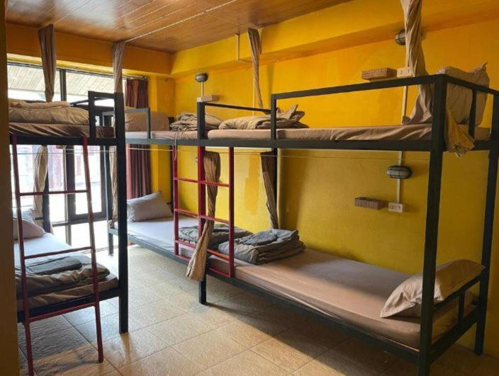 Over The Moon Hostel Ban Houayxay Esterno foto